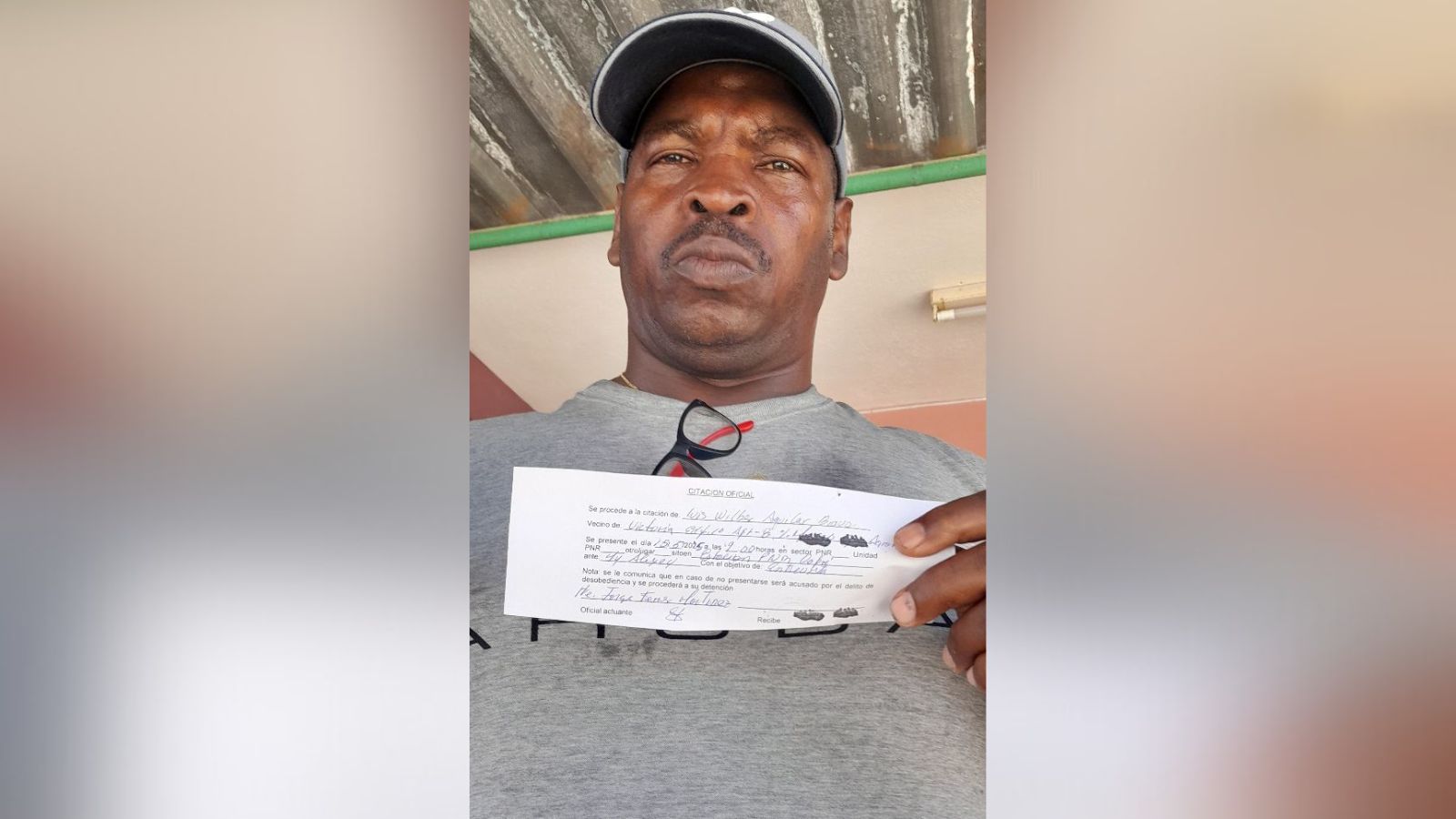 Wilber Aguilar, padre del preso político Walnier Luis Aguilar, es citado por la policía