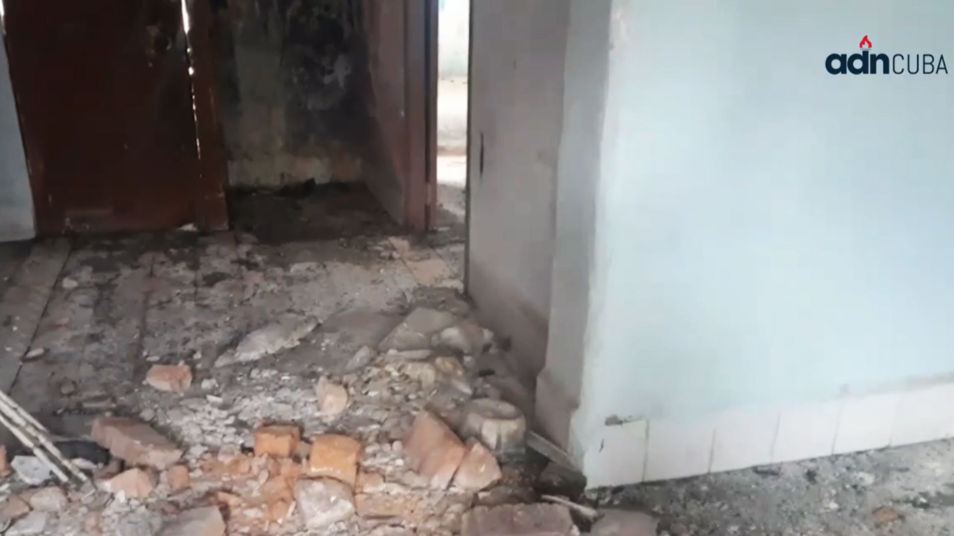 "Yo no duermo": familias vuelven a denunciar edificio en peligro de derrumbe