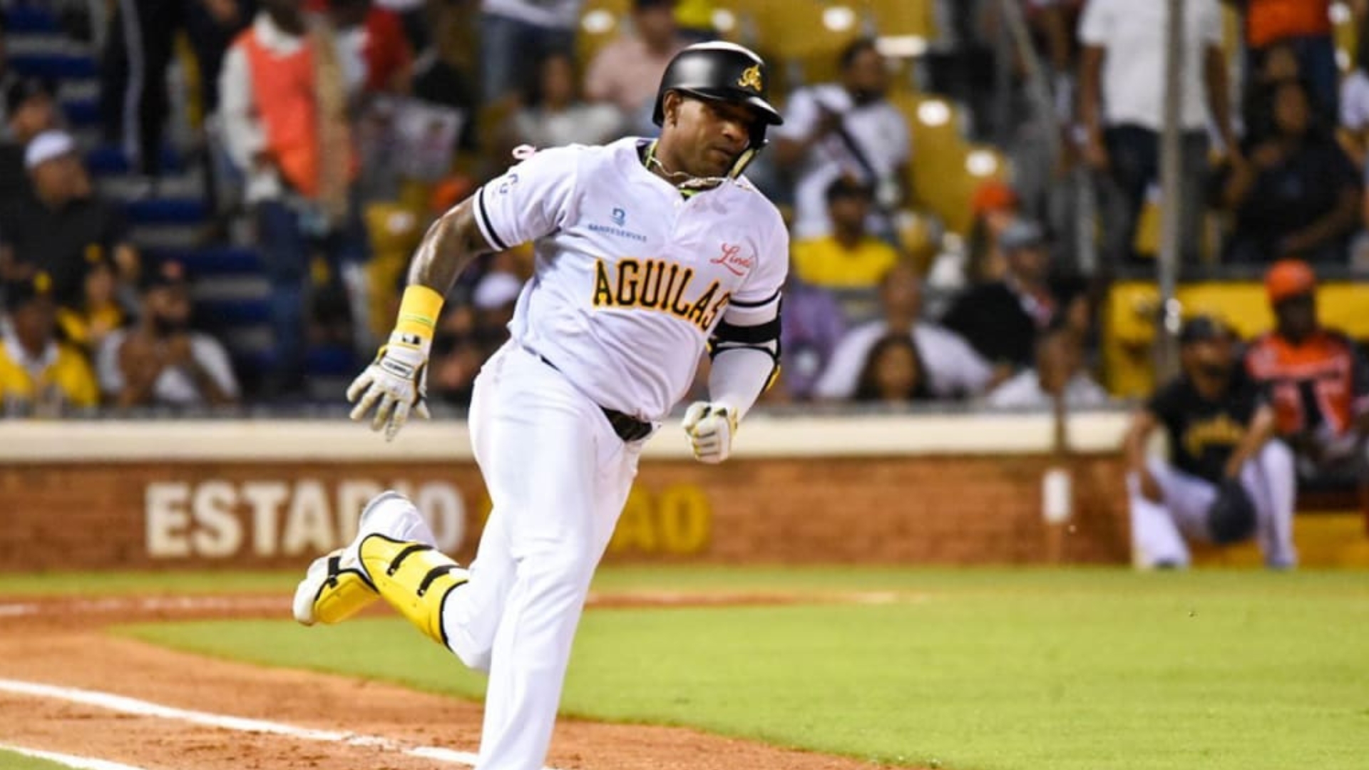 Yoenis Céspedes causa baja de las “Águilas Cibaeñas” por lesión