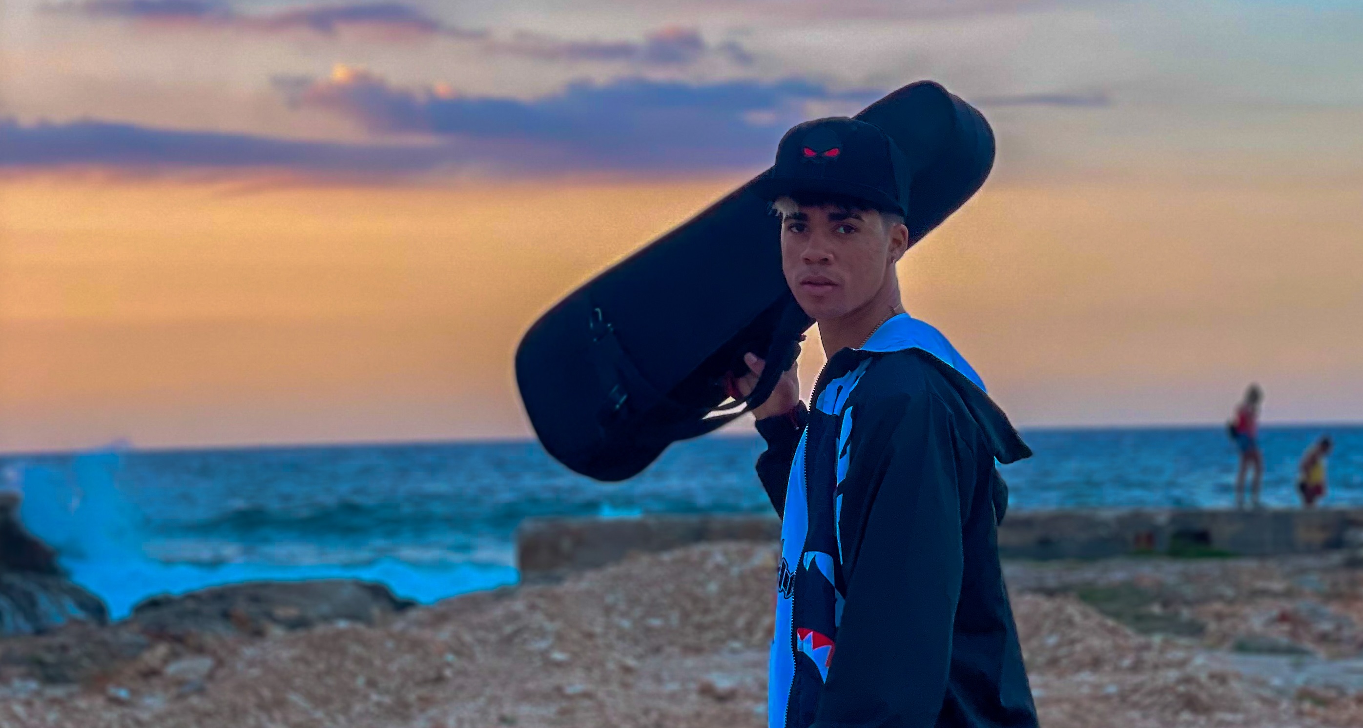 Zamir: el violinista cubano ahora impresiona a Daddy Yankee con su video 
