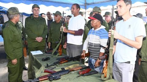 Díaz-Canel en un ejercicio militar en enero pasado. Foto: Presidencia Cuba