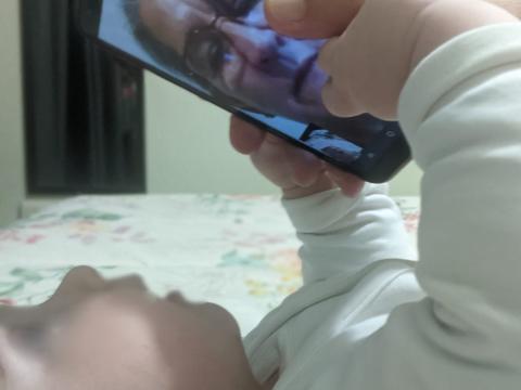 FOTO: Lucas, conociendo a la familia en Cuba desde Perú (Cortesía de la entrevistada)