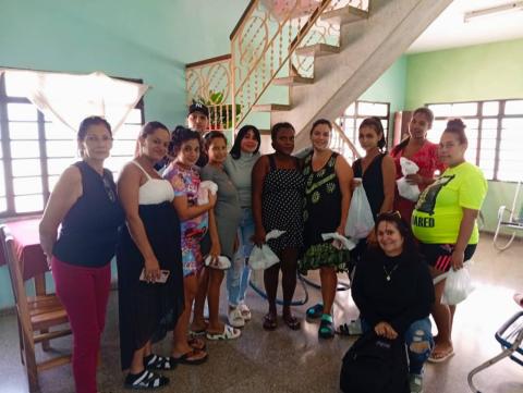 Embarazadas junto a los jóvenes excarcelados
